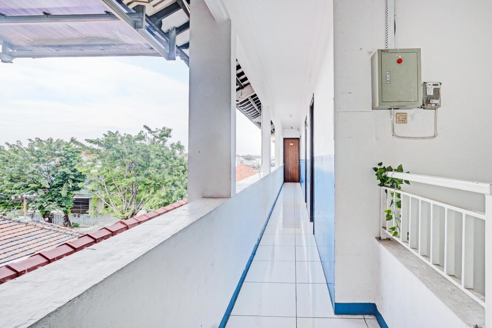 OYO 90426 Near Mall Ciputra 2 Semarang Exteriör bild